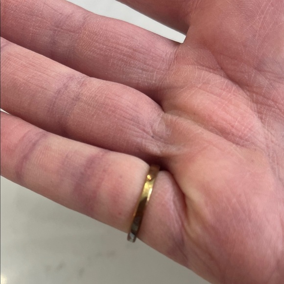 Elegant Purple Gemstone Silver Ring - Picture 3 of 6